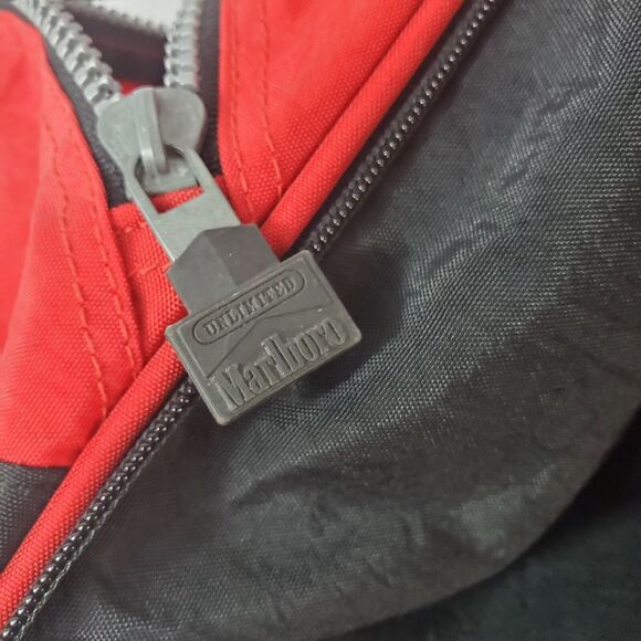 Vintage 90s Marlboro Unlimited Duffle Bag/Carry-On Turn Into Backpack Adults Red - Picture 3 of 14